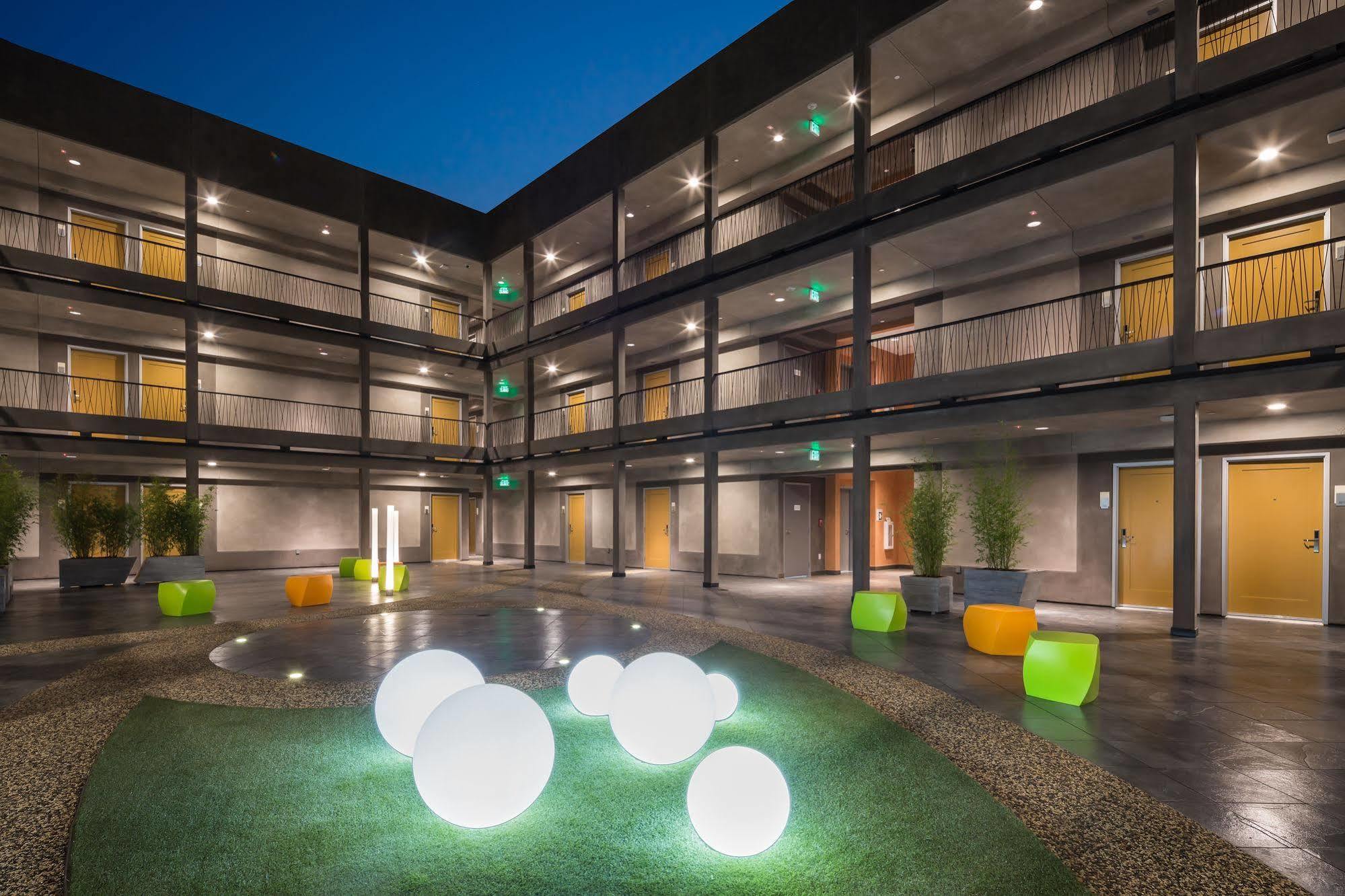 Aventura 3* Los Angeles
